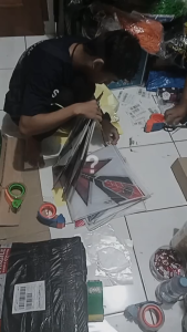 Layang-Layang Aduan Sukhoi Layangan Motif Random Mainan Tradisional Cocok Main Tarik Ulur Arku Sedang