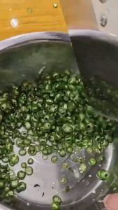 เครื่องซอยผักสายพาน เครื่องซอยพริก ที่ซอยต้นหอม สำหรับการเตรียมอาหารปริมาณมาก ในร้านอาหาร โรงแรม และโรงงานผลิตอาหาร