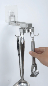 Giá móc treo muỗng vá xoay tròn inox 304 mẫu dán Hobby home decor MX6S