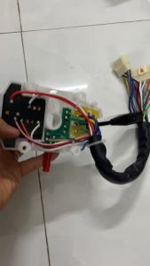 Công tắc tổng hợp xe ô tô 330h1