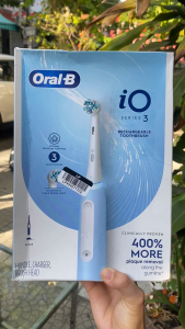 HÀNG MỸ - Bàn Chải Điện Oral-B iO Series 3  Màu Icy Blue - Công Nghệ Từ Tính 3 Chế Độ Làm Sạch