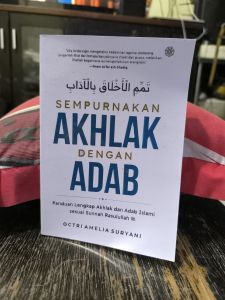 buku SEMPURNAKAN AKHLAK DENGAN ADAB BY octri Amelia suryani