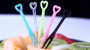 UMI 200pcs Individual Single Pack Dessert Plastic Fruit Fork Snack Stick Party Disposable Cutlery Garfu Buah Plastik 一次性水果叉