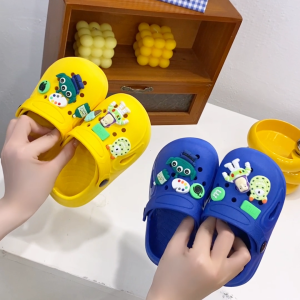 Childrens flip-flops for beach anti-slip cartoon-style elasticated ankle holes two-piece indoor and outdoor slippers
