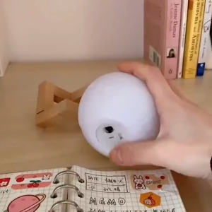 Đèn ngủ mặt trăng 3D đèn để bàn kích thước size 8 cm kèm đế trang trí decor nhà cửa