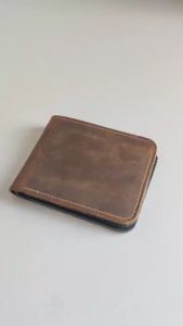 ใหม่ ! กระเป๋าสตางค์หนังวัวแท้ ขนาดเล็กแนวนอน สำหรับผู้ชาย หนังวัวแว๊กซ์ - Crazy Horse ใบสัั้นแบบพับ TP986