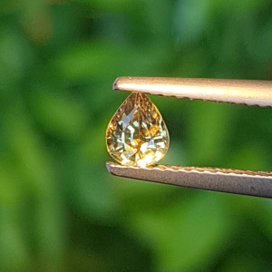 พลอย อเล็กซานไดร์ (Natural Alexandrite Chrysoberyl) 0.41 กะรัต (Cts.) ดิบ (Unheated) พร้อมใบเซอร์ พลอยแท้ อัญมณีมงคลประจําวันเกิด เครื่องประดับพลอย