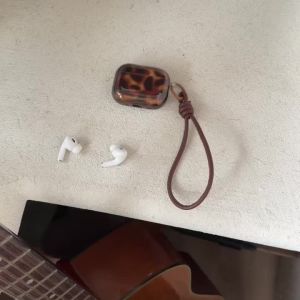 Vỏ Bảo Vệ Tai Nghe Bằng TPU Màu Nâu Hổ Phách Thời Trang Cao Cấp Có Dây Đeo Cho AirPods 1/2/3/Pro 2/Pro 3