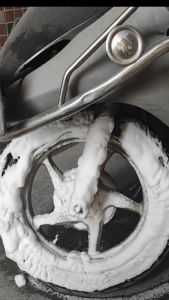 Bình xịt dưỡng bóng vỏ lốp ô tô phục hồi nhựa đen Flamingo F010 500ml