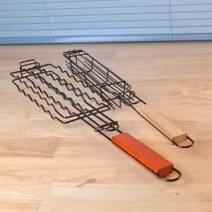 ตะแกรงย่างไส้กรอก ตะแกรงย่างบาร์บีคิว BBQ ด้ามจับไม้ เหมาะสำหรับตั้งแคมป์ มี 2 แบบให้เลือก