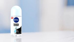Lăn khử Mùi Nivea Invisible For Black & White Antiperspirant Roll 50ml