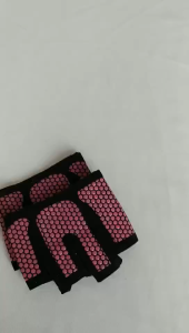 1 pair Half Gloves Gym / Tahan Aus Glove / Sarung Tangan Fitness Weight Lifting 4 Jari Finger