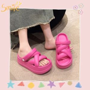 LHMonday สินค้าใหม่ รองเท้าแตะแฟชั่นสไตล์เกาหลี รุ่นนี้เป็นสีพื้น มีทั้งหมด 5 สี ผลิตจากยางคุณภาพดี นุ่ม ใส่สบาย แมตท์ได้กับทุกชุด ต้องซื้อแล้วน้า