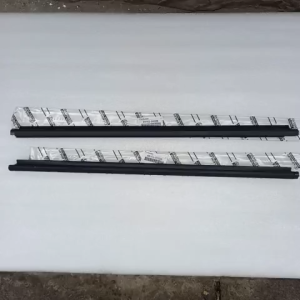 NẸP CHÂN KÍNH NGOÀI TOYOTA FOTURNER 2015