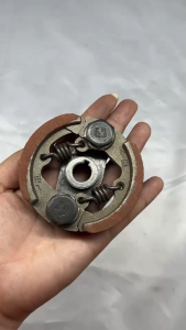 คลัทช์เครื่องตัดหญ้า RBC411 (ผ้าแดง) 2 ขา คลัทช์ RBC411 (ผ้าคลัทช์ผสมทองเหลือง)อัพเกรดสปริง