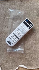 Điều khiển máy chiếu Epson CB-E10 CB-E01 972 X49 X06 W52 Chính hãng mới NÚT ID KHOANH ĐEN-TẶNG PIN