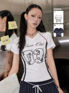 Unifree | V-Neck Lace-Patch Short Sleeve T-Shirt
