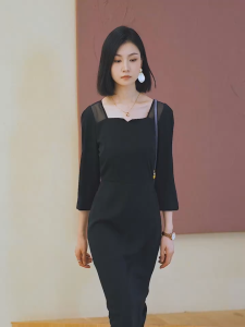 Đầm đen ôm body phối voan cổ vuông sang trọng tinh tế quyến rũ đầy cuốn hút