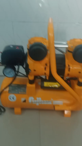 Máy nén khí Fujiwa 10L không dầu tốc nhanh công suất 1.5hp tặng kèm van bi nối