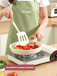 Ecoco Canvas Waterproof Apron Stain-Resistant Adjustable Waiter Coffee Shop BBQ Kitchen Aprons