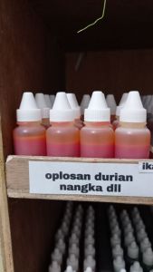 essen oplosan murni salmon. durian. nangka. melati dll cocok digunakan untuk ikan mas rame dan harian ukuran 30 ml bisa digunakan disemua jenis umpan.. untuk resep umpan dan takaran penggunaan essen terdapat pada setiap pembelian.sudah terjual 1000 botol
