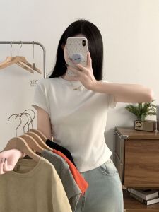 เสื้อยืดแขนสั้นผ้าฝ้ายแท้ทรงเข้ารูปสำหรับผู้หญิง ฤดูร้อน 2024 ดีไซน์ไม่สมมาตร เอวเข้ารูป เสื้อสั้นทรงเข้ารูป