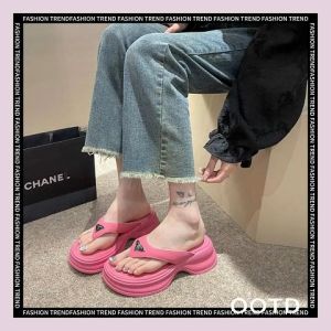 LHFriday สินค้าใหม่ล่าสุด รองเท้าหูหนีบแฟชั่น รุ่นนี้มีคุณภาพภาพ พื้นนิ่มไม่บาดเท้าน้ำหนักเบา คุณสมบัติของผู้ผลิตเรียบร้อย แฟชั่นหรือเรียบหรูก็สามารถเอาไปใช้หมด