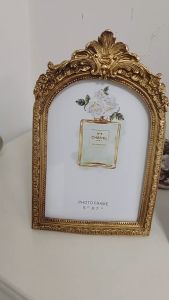 Bingkai Foto Retro Gold: Dekorasi Rumah dengan Bingkai Antik Vintage