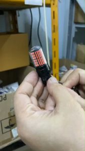 LED 144 ชิปบิดเทอร์ T20 Siamic 12V 1กล่อง 2ชิ้น - แดง