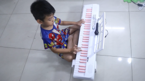 Đàn Piano Điện Gấp Gọn BETSY B151 61 Phím Có Pin Sạc Kèm Micro Cho Bé Loa Tích Hợp Màn Hình Hiển Thị
