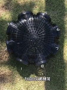 หม้อตาข่ายแหจับปลาสีดำทนทานกับดักปลาเล็กแหจับปลาสวยงาม ที่ดักปลาไหล 8 รู กับดักปลา กรงดักปลาไหล กรงดักปลา ดักปลาไหล ที่ดักกุ้ง กระชังดักปลา ชนิดหนา รุ่นอัพเกรด (จัดส่งจากประเทศไทย)