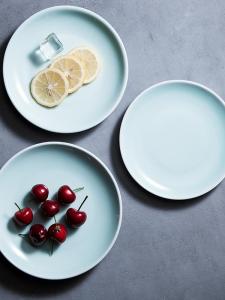 Đĩa Sứ Tròn 7/8 Inch Màu Xanh Da Trời Trung Quốc Dùng Trong Gia Đình Đĩa Đựng Thức Ăn Cho Khách Sạn Đồ Dùng Ăn Uống