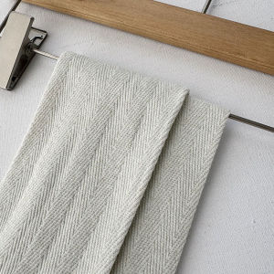 ถุงน่องสีเงินลายทางทันสมัย ฤดูใบไม้ผลิและฤดูใบไม้ร่วง ถุงน่องผู้หญิง ความยาวปกติ เนื้อผ้าไนลอน ถุงน่องลำลอง กระโปรงทรงเอ