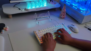 ZIFRIEND H61K คีย์บอร์ดเกมมิ่งเชิงกล Hot Swappable ขนาด 60% ไฟแบ็คไลท์สีรุ้ง พิมพ์ภาษาไทย