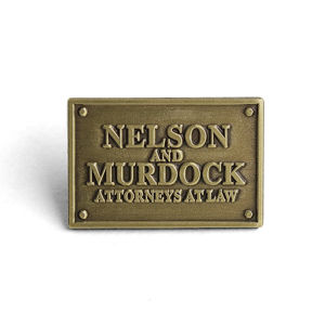 เข็มกลัดโลหะผสม Silver Gold Night Owl Law Firm Logo Pin Movie Souvenir Accessory Commemorative Pin Fresh out Jewelry