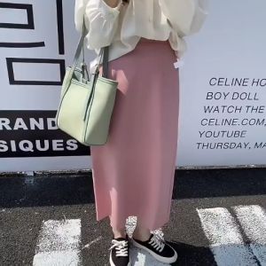 ได้ 2 ใบ กระเป๋าสะพายข้างทรงสูง มี 3 สี เป็นงานทรงถังใส่สัมภาระได้เยอะหนัง PU เเข็งทรงสวยเเบบใหม่