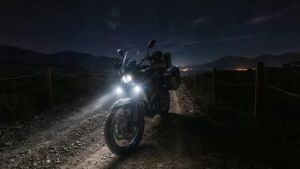 HL White Amber Dual Color Motorcycle LED Auxiliary Projector Light Strobe Fog Lamp Kit for BMW R1250GS KTM 390 790 off-road use