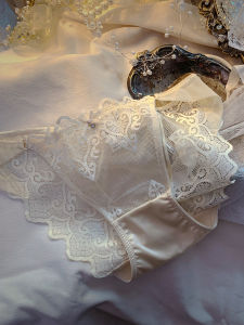 Thanh Lịch Retro Châu Âu Ren Thêu Quần Lót Gợi Cảm Khoét Hở Satin Giữa Thấp Vòng Eo Tam Giác Quần Dành Cho Nữ Gợi Cảm Quần Lót Nam