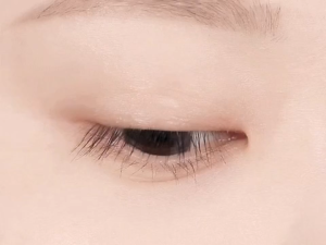 MERYTHOD Electric Eyelash Curler – Long-Lasting Naturally Curled Lashes with Ease!