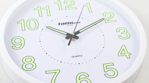 Jam Dinding Bulat Quartz Creative Design Luminous Glow in The Dark 30CM