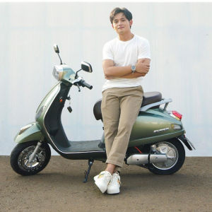 Uwinfly T3 Sepeda Motor Listrik Model Vespa Electric dengan Power Motor 800W Battery Kering 60V 20Ah Kecepatan Max 50 Km/Jam Warna Variatif Red, White, Black - Lazada