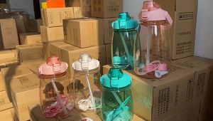 กระบอกน้ำพกพาทรงอ้วน กดพร้อมสายคล้องคอ 1100ml (148)