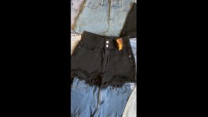 กางเกงยีน์ขาสั้นมือหนึ่ง สีดำ กระดุมสองเม็ด ตัวนี้น่ารักมากๆ