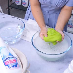 น้ำยาซักผ้า เป้าหมายสำหรับกิฟฟารีน ไบรท์ ซักผ้า ปรับผ้านุ่ม สูตรเข้มข้น 1000 ml กระโปรง สะอาด หอม ผงซักฟอก ให้ปลอดภัยในการฟื้นฟูและฟูฟู การใช้งานสูงแสง