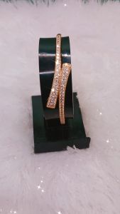 Gelang Tangan Wanita Bangle Protea 01 Alloy Lapis Mas 18K Permata Zirconia Premium Quality & Tahan Lama BP017G