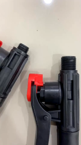 มือบีบถังพ่นยาแบตเตอรี่ ถังพ่นยาโยกข้าง  เกลียวทองเหลือง ขนาดเกลียวเล็ก 14 มิล