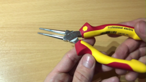 Kìm Uốn Dây Mũi Tròn 160mm Cách Điện 1000 Volt WIHA 26735 [Chính hãng Đức/ Germany]