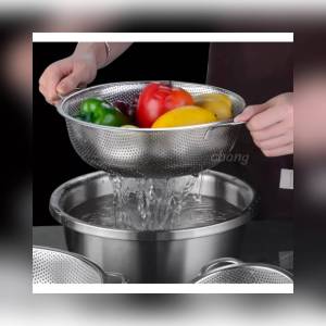 ล้างผักผลไม้ 201 ชิ้น ราคาต่อ 1 ชิ้น ตะกร้า รูระบายน้ำ กะละมัง ชั่วง **สแตนเลส** ราคาต่อ 1 ชิ้น 🎯 ประกอบด้วย **คลิป** เพื่อความชุ่มชื่น โปรดอ่านรายละเอียดก่อนสั่งซื้อ