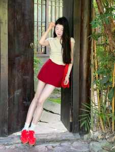 กระโปรงสั้นทรงเอเอวสูงเซ็กซี่สีแดงสไตล์ย้อนยุคสำหรับผู้หญิงในช่วงฤดูร้อน กระโปรงทรงตรงกระชับสัดส่วนกระโปรงสั้นทรงเอ