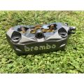 KALIPER BREMBO M432 ORIGINAL LENGKAP DENGAN BREKET DAN BAUTNYA. 